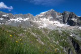 Vue contreforts du Grand Bec sur le chemin du tour de la pointe de la Vuzelle avec nuit en refuge - Planay