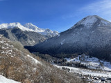 Vue sur Bozel et le Grand Bec en hiver sur la boucle des hameaux - Bozel - © Nadia Chevassu Vue sur Bozel et le Grand Bec en hiver sur la boucle des hameaux - Bozel
