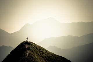 360° walking tour over 2 days on the crests of Mont Jovet
