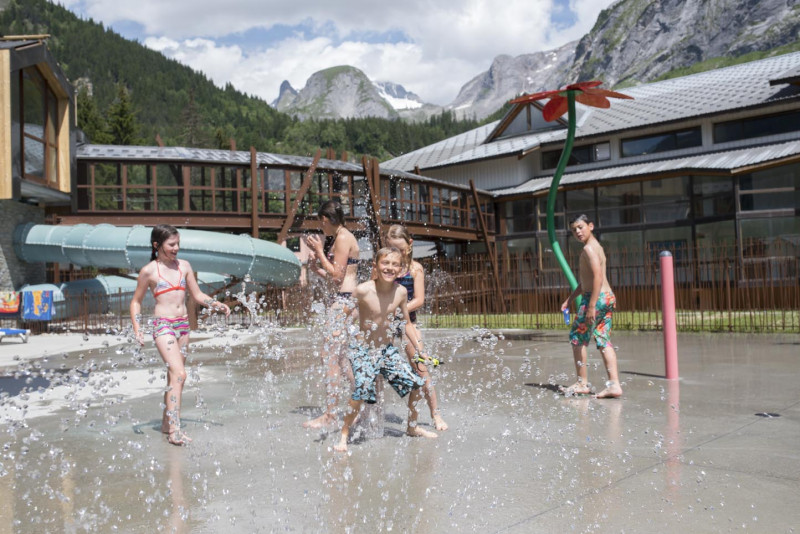 Swimming pool - water games