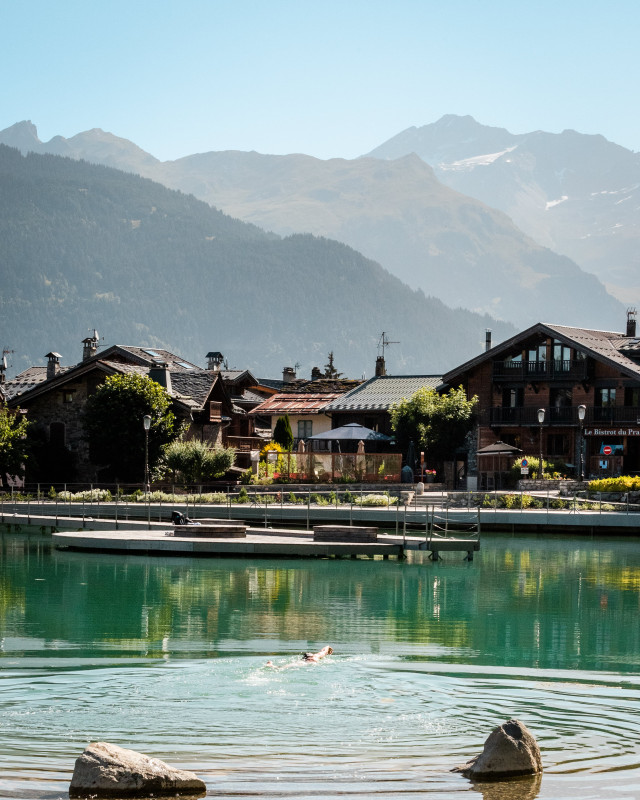 Baignade lac du Praz - © Courchevel Tourisme Baignade lac du Praz