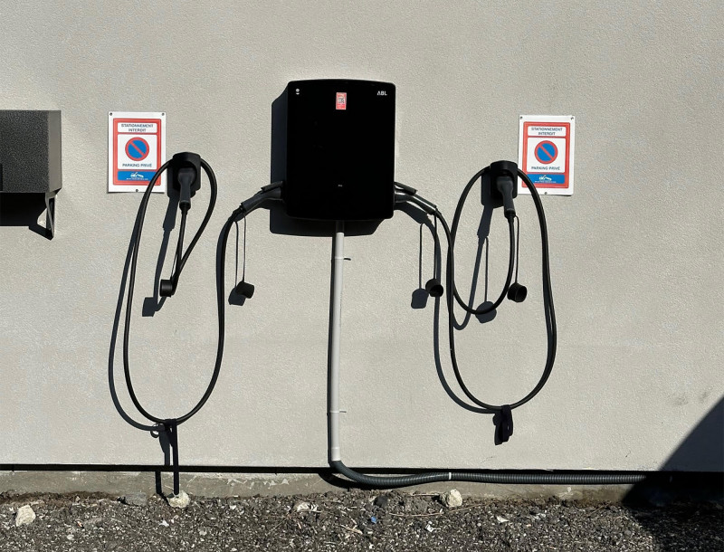 Borne de recharge de véhicule électrique - Bozel