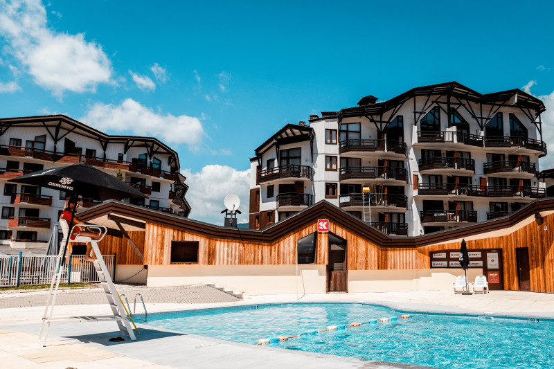 Piscine de la tania - © Courchevel Tourisme Piscine de la tania