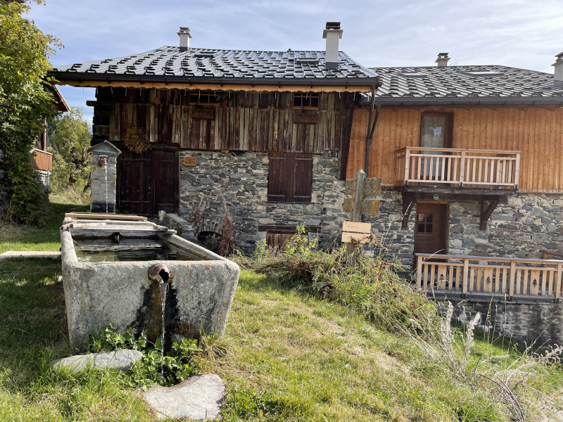 Maisons typiques village de Moranche_Montagny - © Nadia Chevassu Maisons typiques village de Moranche_Montagny