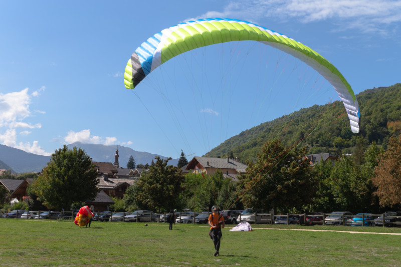 Zone d'atterrissage des parapentes - © Geoffrey Vabre Zone d'atterrissage des parapentes