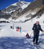 Raquettes à neige avec un guide_Bozel