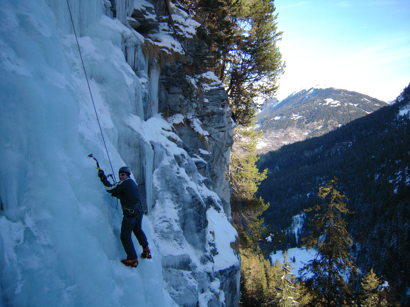 escalade_sur_glace_bureau_des_guides_9.jpg
