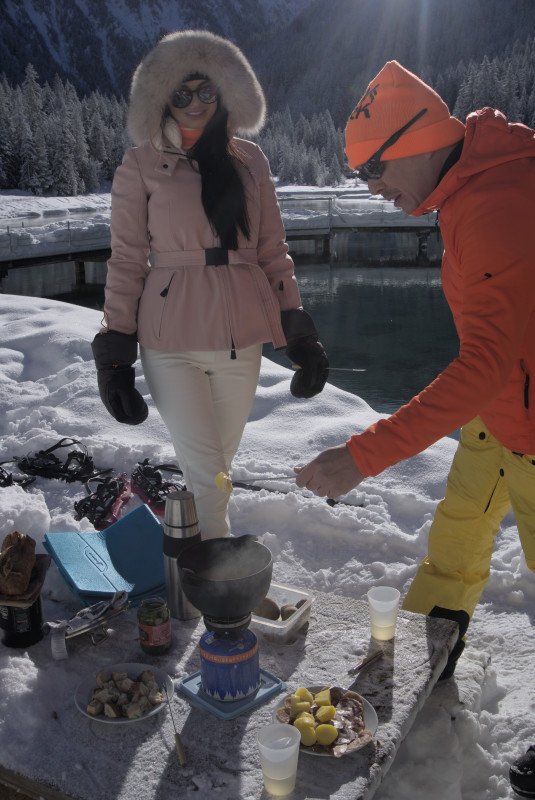 Raquettes à neige avec un guide_Bozel