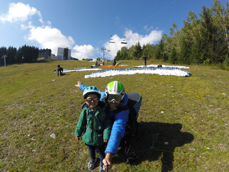 Vol enfant - Boz'aile parapente Bozel - © Boz'aile parapente Vol enfant - Boz'aile parapente Bozel